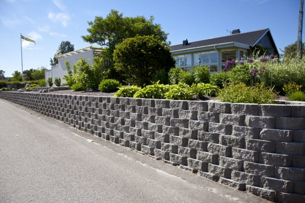 Megastone Rundhugget Grå mur forstøtningsmur Støttemur